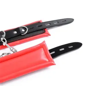 Latetobed  - Állítható bilincs lánccal (piros-fekete) - Image 3